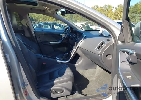 2016 Volvo Xc60 T5 Drive-E Premier из США, поврежденный, VIN YV440MDK5G2907777